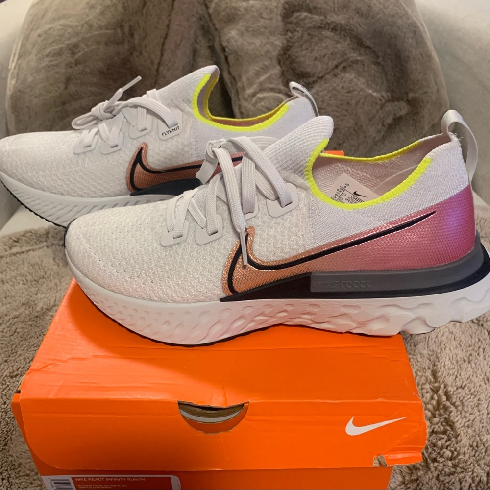 Men’s Nike react infinity run FK size 9 NEVER WORN